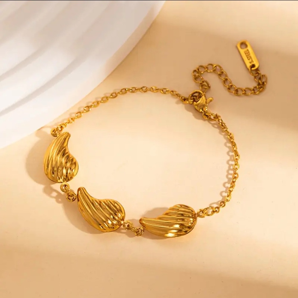 Luxurious 18k Gold-plated steel Toned Bracelet